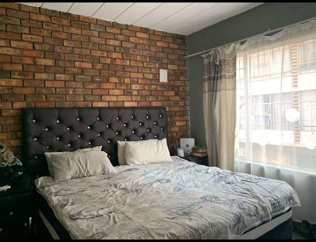 2 BEDROOM APARTMENT FOR SALE IN KEMPTON PARK CENTRAL
